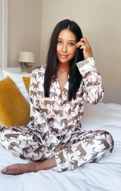 Show Me Your Mumu Classic PJ Set ~ Pink Catwalk Cheetah 13 Show Me Your Mumu Classic PJ Set ~ Pink Catwalk Cheetah -Show Me Your Mumu Sales IMG 2077